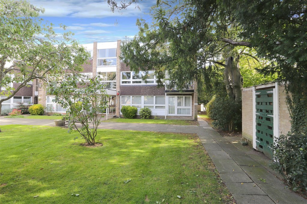 Foxgrove, N14 7EA